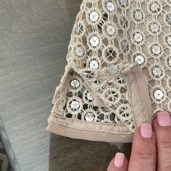 White House Black Market top size small khaki top - Picture 4 of 14